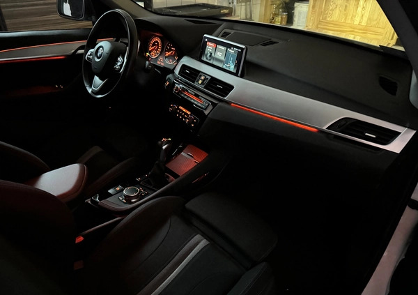 BMW X1 cena 99900 przebieg: 135600, rok produkcji 2018 z Bolesławiec małe 562